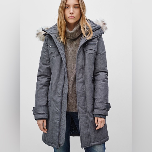 Aritzia TNA Verbier Parka - Picture 1 of 11